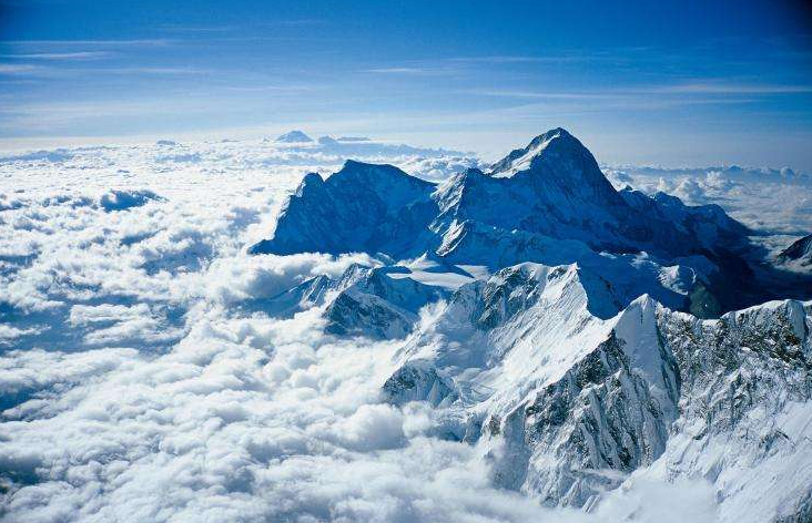 点击大图看下一张：白雪皑皑的喜马拉雅山图片