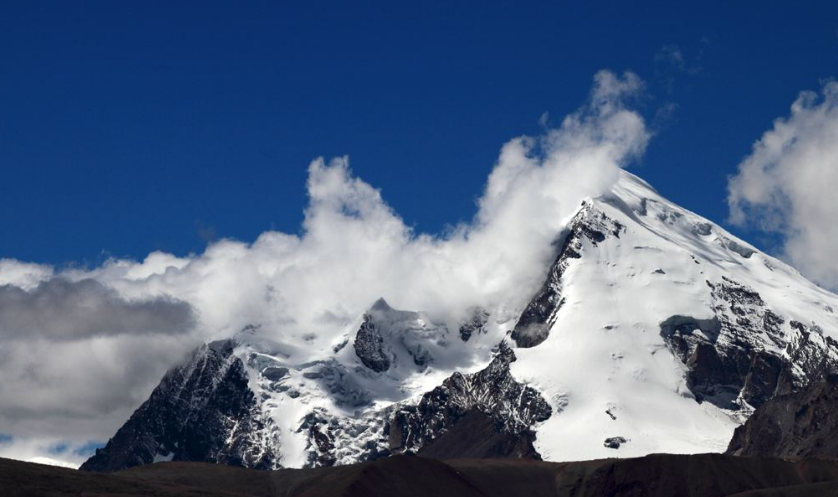 点击大图看下一张：白雪皑皑的喜马拉雅山图片