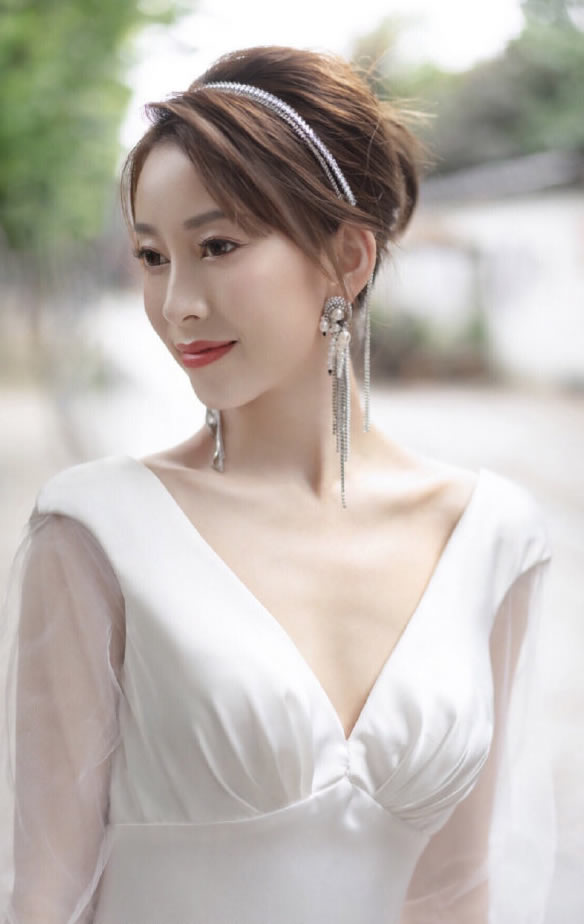 点击大图看下一张：一组简单的韩式新娘发型图片