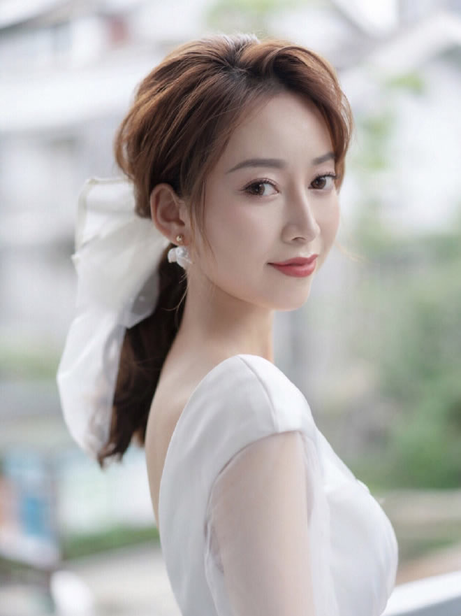 点击大图看下一张：一组简单的韩式新娘发型图片