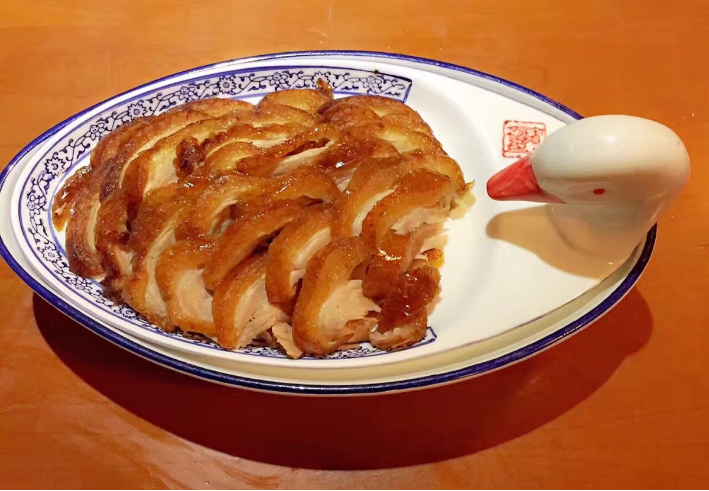 点击大图看下一张：色泽美丽的北京烤鸭图片
