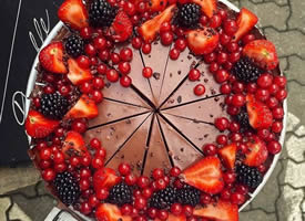 一组色彩丰富的水果蛋糕图片