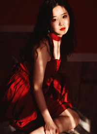 极品红裙美女白皙性感光影写真图片