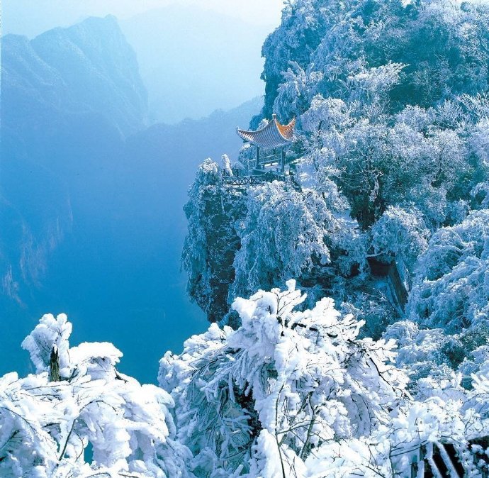 点击大图看下一张：美轮美奂的张家界雪景图片