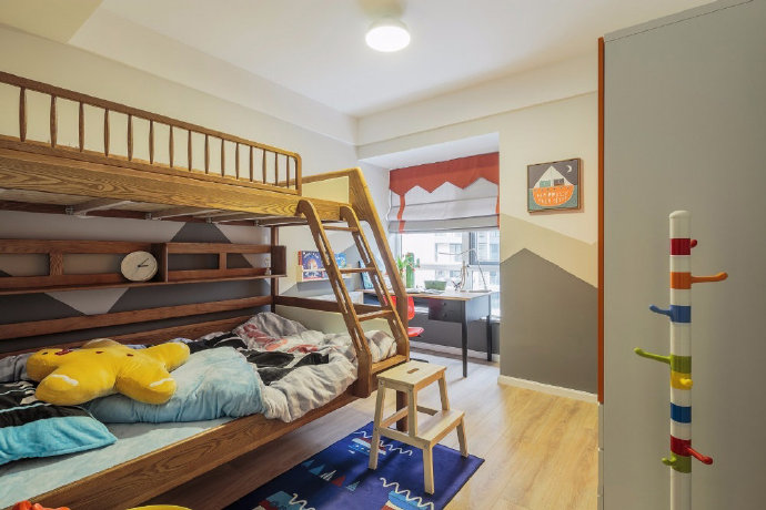 点击大图看下一张：上下床儿童房设计 ​
