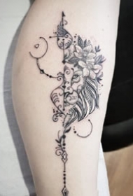 一组狮子加素花的手臂纹身