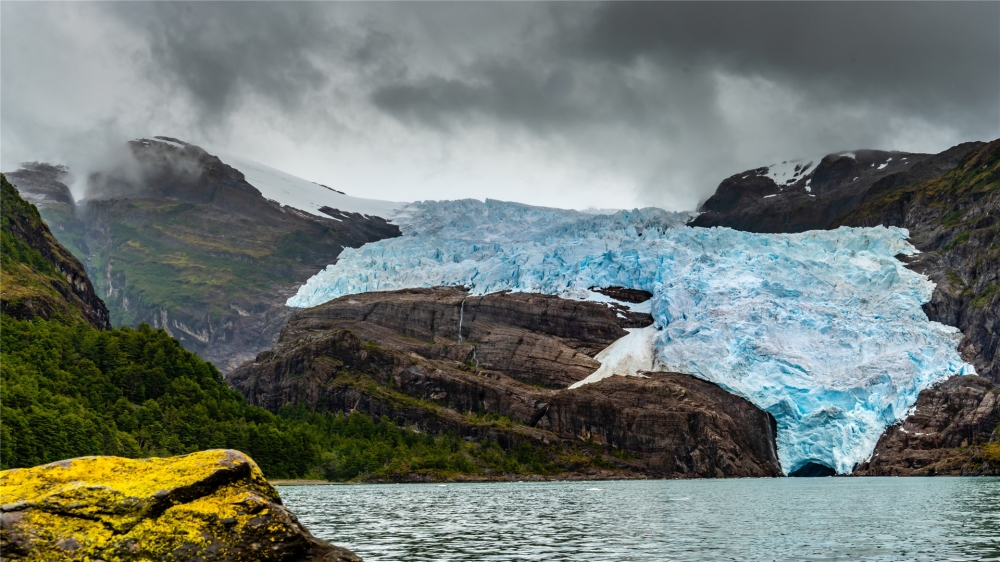 点击大图看下一张：巴塔哥尼亚冰川壮观高清桌面壁纸