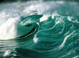 一组惊涛骇浪的海浪图片