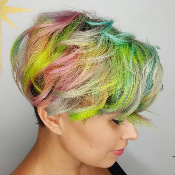 点击大图看下一张：彩虹色发型染发效果图片