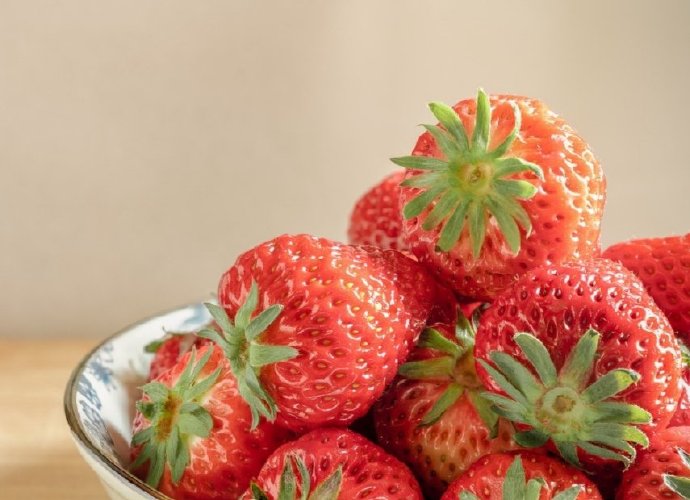 点击大图看下一张：一股阳光味道的草莓图片