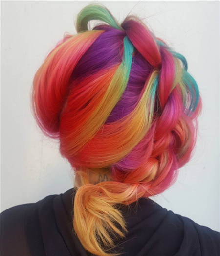 点击大图看下一张：甜美感十足的彩虹色染发图片