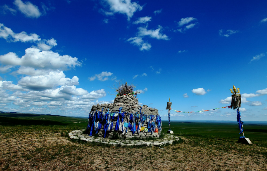 点击大图看下一张：优美迷人的蒙古草原图片