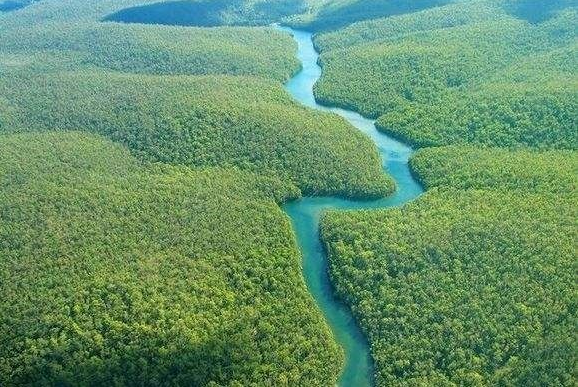 点击大图看下一张：幽娆迷人的河流景色图片
