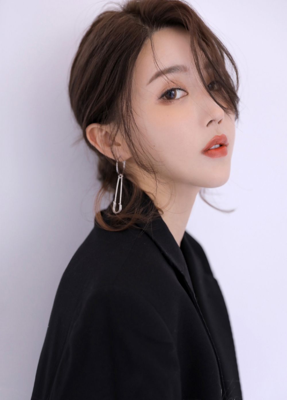 点击大图看下一张:精致美女小姐姐御姐范性感图片写真