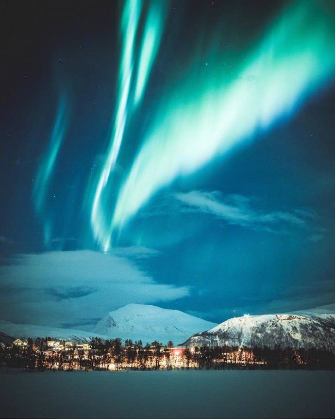 点击大图看下一张：极光之下的挪威，美不胜收