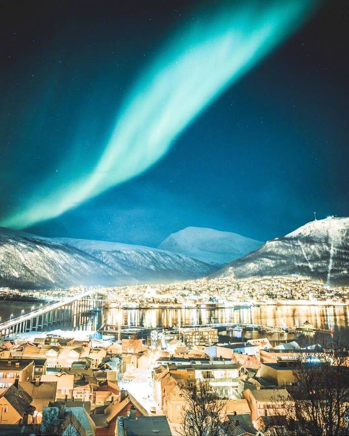 点击大图看下一张：极光之下的挪威，美不胜收