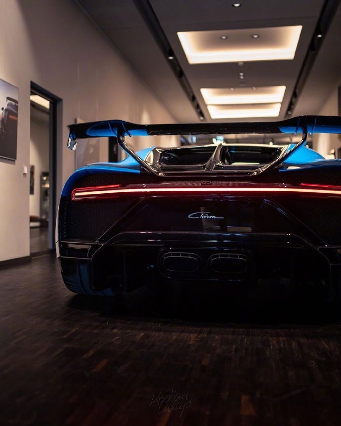 点击大图看下一张：一组超帅的布加迪Bugatti Chiron Pur Sport图片