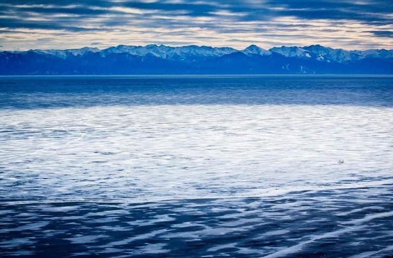 点击大图看下一张：景色迷人的贝加尔湖图片