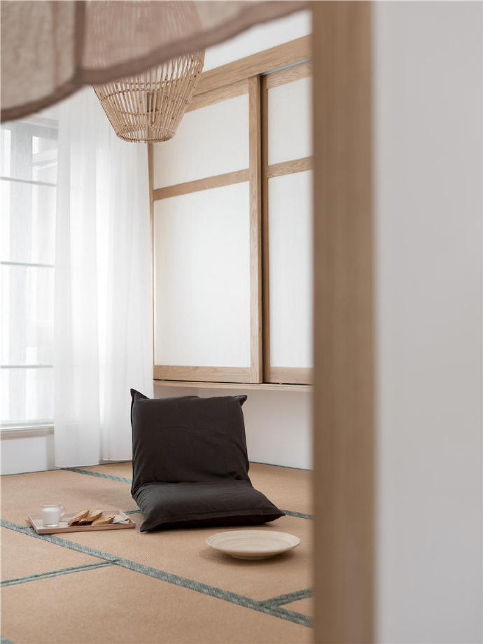 点击大图看下一张：以日式简约风为基调的四居室设计