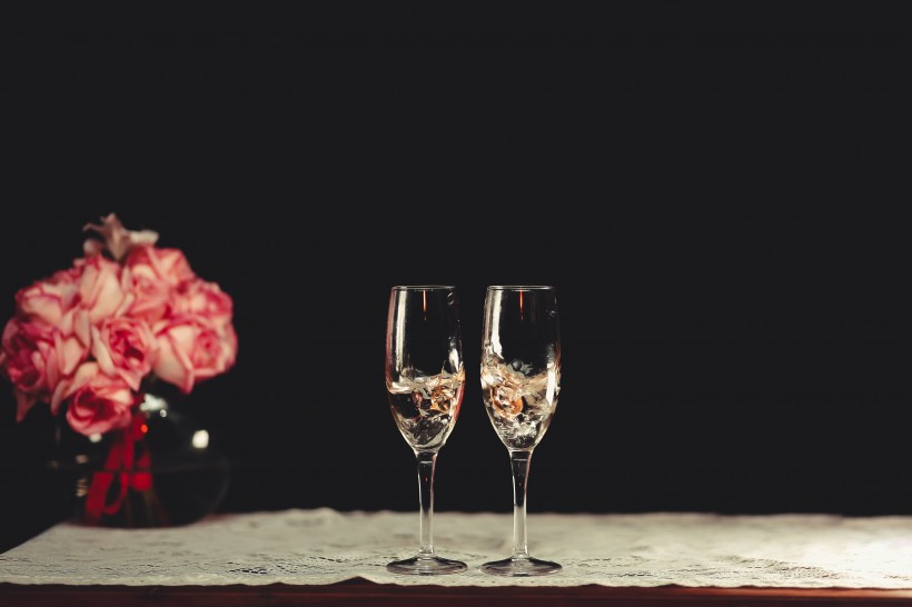 点击大图看下一张：清新雅致的香槟美酒图片