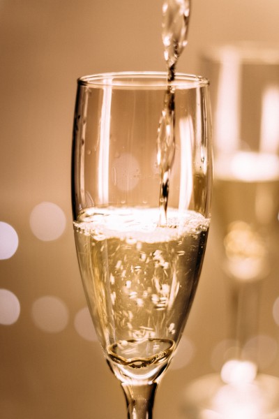 点击大图看下一张：清新雅致的香槟美酒图片