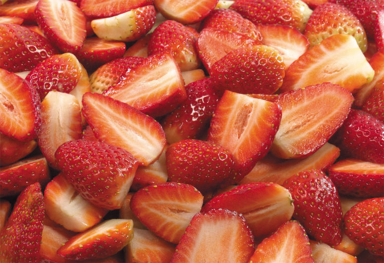 点击大图看下一张：一组剖开的草莓高清图片