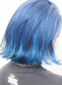 一组酷酷的女生蓝色系短发图片