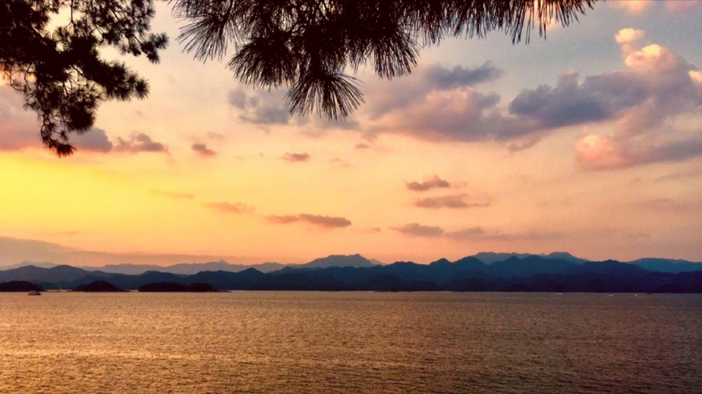 点击大图看下一张：千岛湖唯美风景图片电脑壁纸