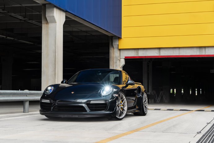 点击大图看下一张：Porsche 911 Turbo S ，性感极了