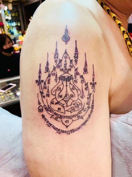 点击大图看下一张：一组泰国刺符文化纹身图案
