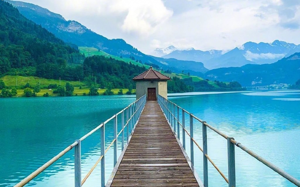 点击大图看下一张：唯美护眼的瑞士风景桌面壁纸