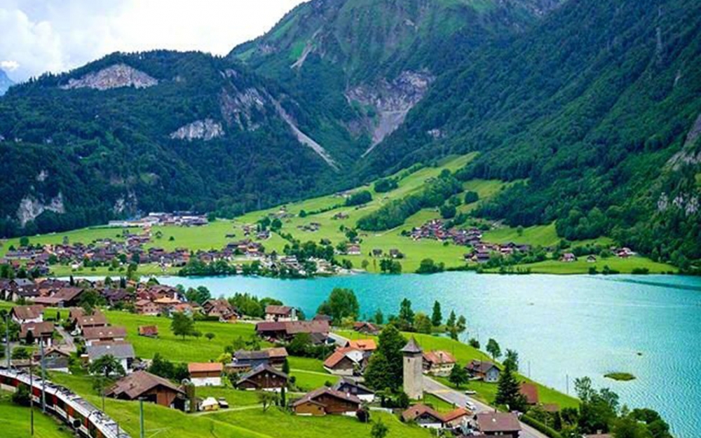 点击大图看下一张：唯美护眼的瑞士风景桌面壁纸