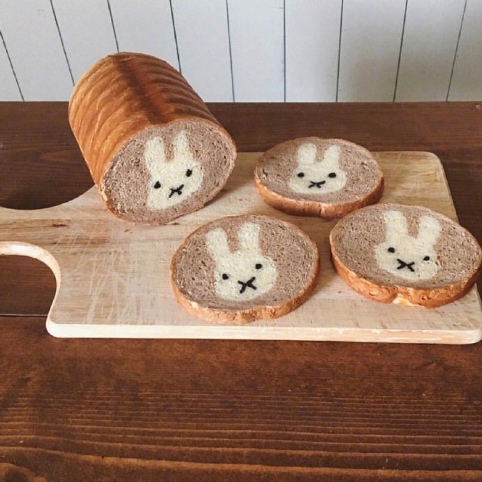 点击大图看下一张：超级可爱的切片面包图片