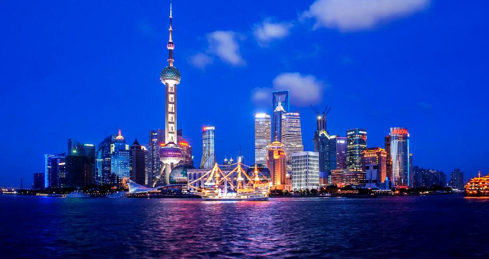点击大图看下一张：璀璨的上海夜景图片