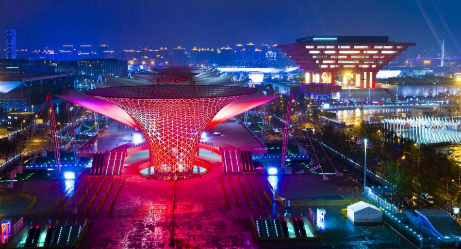 点击大图看下一张：一组美丽迷人的上海夜景图片