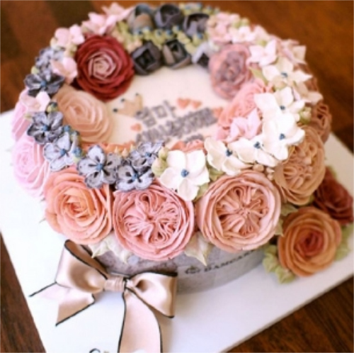 点击大图看下一张：美美的鲜花蛋糕图片