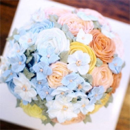 点击大图看下一张：美美的鲜花蛋糕图片