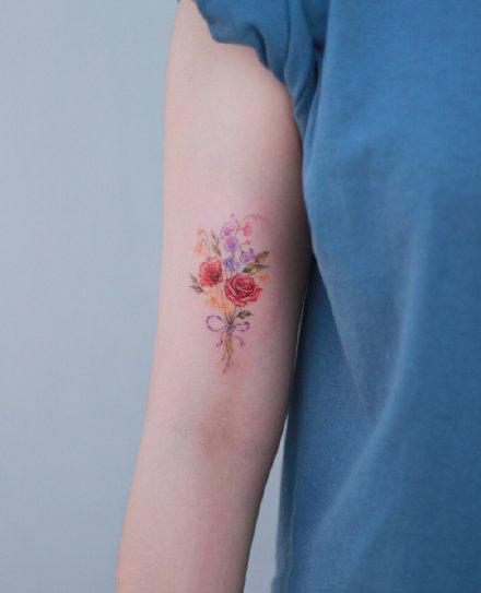 点击大图看下一张：一组手臂彩绘可爱纹身图案