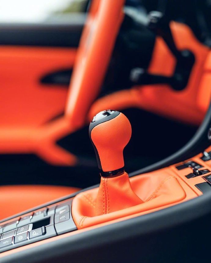 点击大图看下一张：保时捷Porsche Speedster 橘色，太有型了