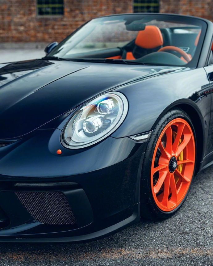 点击大图看下一张：保时捷Porsche Speedster 橘色，太有型了