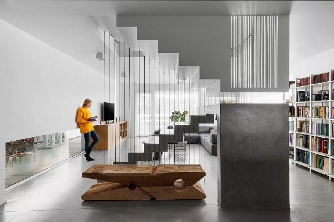 点击大图看下一张：现代极简loft纯净素浅的个性公寓
