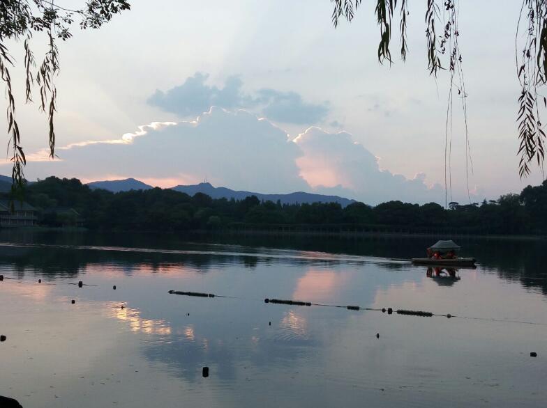 点击大图看下一张：杭州西湖旅游景点图片