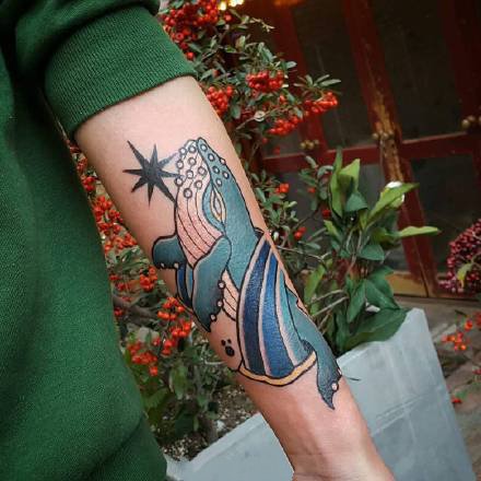 点击大图看下一张：一组传统彩绘手臂纹身图案