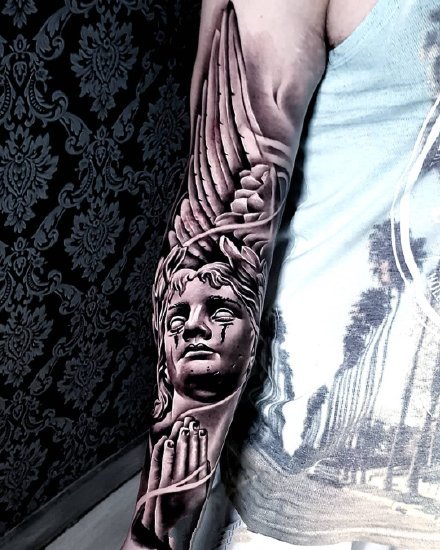 点击大图看下一张：一组黑灰写实手臂纹身图案