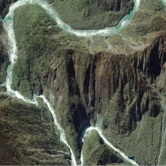 点击大图看下一张：风光旖旎的雅鲁藏布大峡谷图片