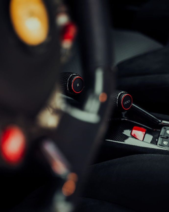 点击大图看下一张：法拉利458 Speciale，红色大气