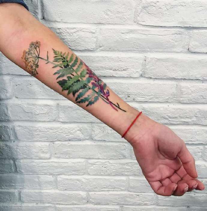 点击大图看下一张：一组把植物纹在身上的纹身图案