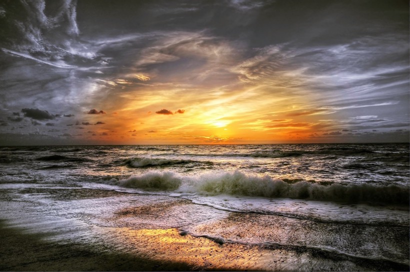 点击大图看下一张：唯美的海滩落日风景图片