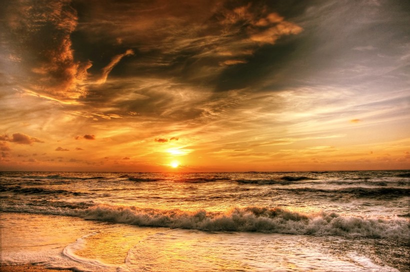 点击大图看下一张：唯美的海滩落日风景图片