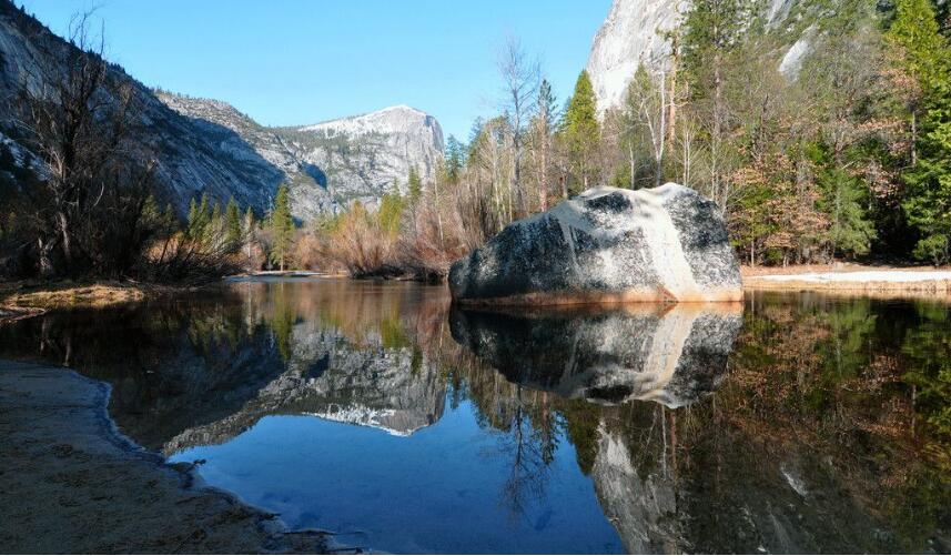 点击大图看下一张：细水长流的美国国家公园风景图片